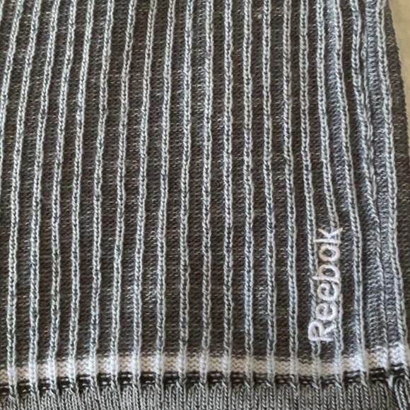 Reebok Gray Chicago Blackhawks Beanie NHL - Picture 4 of 4